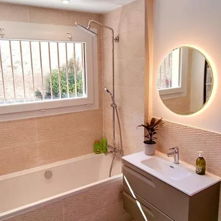 Apartmán Superbe T2 Avec Grande Terrasse En Centre A 5 Min A Pieds Des Arenes De *